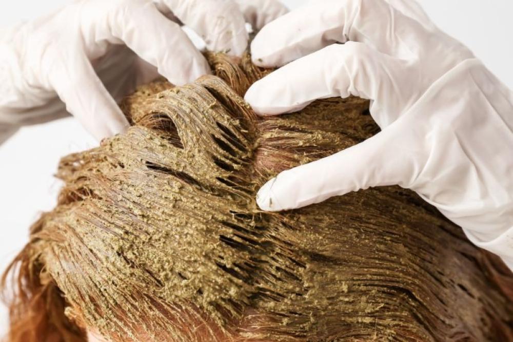 كم ساعه الحناء على الشعر