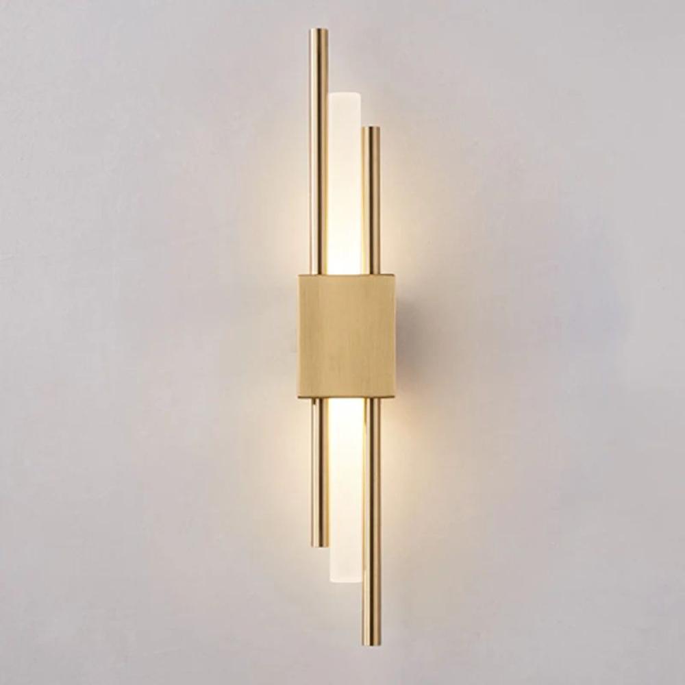 مصباح حائط ذهبي