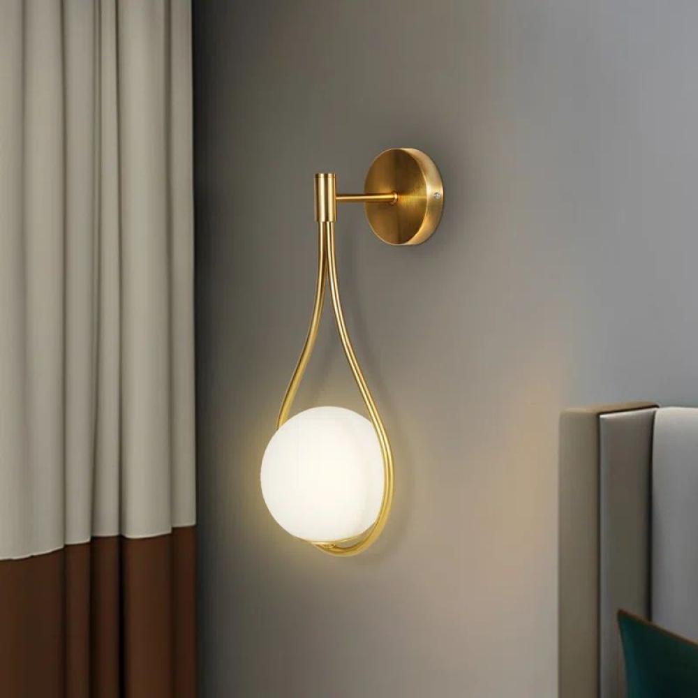 مصباح حائط نحاسي