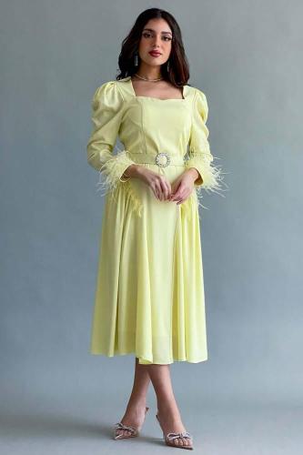 فستان كريب ميدي مزين بالريش بحزام كريستال