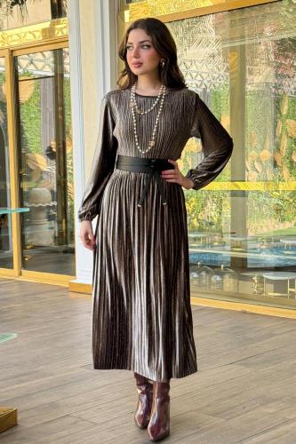 فستان مخملي بليسية مع حزام لف لون اخضر