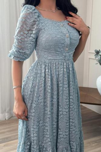 فستان دانتيل بياقة مربعة