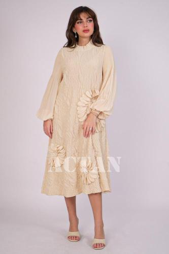 فستان ميدي مزين بأبلكيه ورد لون بيج
