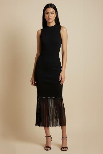 فستان أسود شتوي بأكمام كت