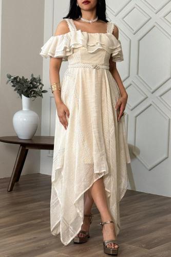 فستان بأكتاف مكشوفة غير متساوي الطول