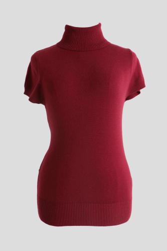 بلوزة شتوية بياقة عالية وكم قصير لون أحمر