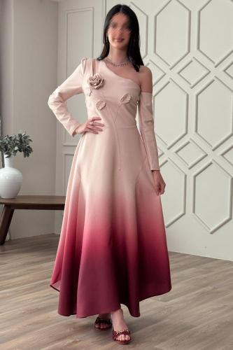 فستان ماكسي بألوان متدرجة مزين بأبلكية ورد