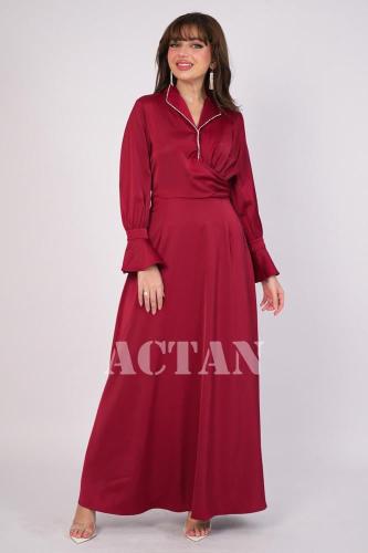 فستان ماكسي بياقة مزينة بالكرستال لون عنابي