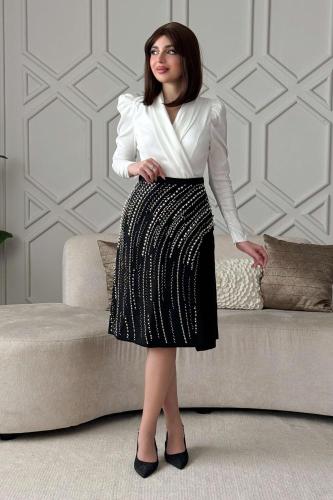 فستان قصير تفته مزين باللؤلؤ لون ابيض