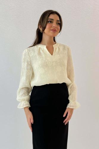 لون بيج Vبلوزة شيفون بياقة