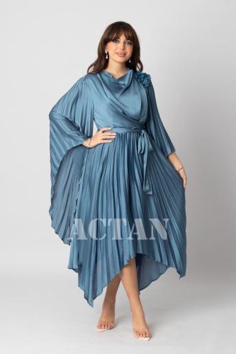 فستان ميدي بكسرات وأبلكية زهور لون أزرق