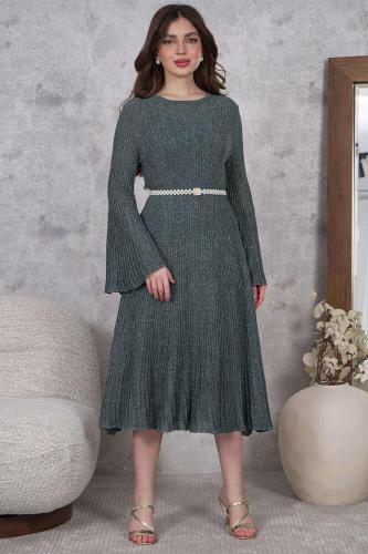 فستان ميدي بليسيه بحزام لؤلؤ لون اخضر