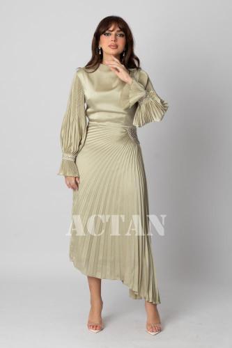 فستان ميدي بكسرات لون اخضر فاتح