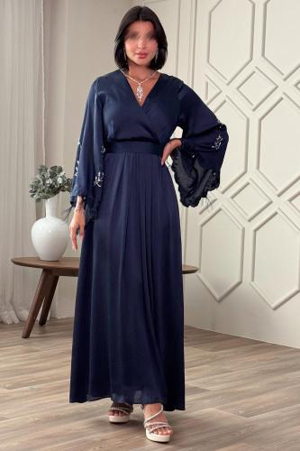 فستان ساتان بأكمام مزينة بكريستال لون كحلي