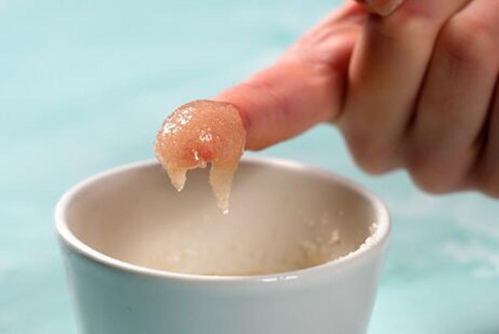 مقشر بالعسل والسكر