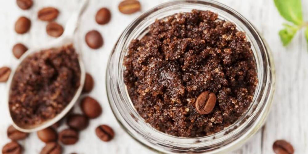 مقشر بالقهوة والسكر: هل هو ناجع فعلًا أم مجرد وصفة متداولة؟