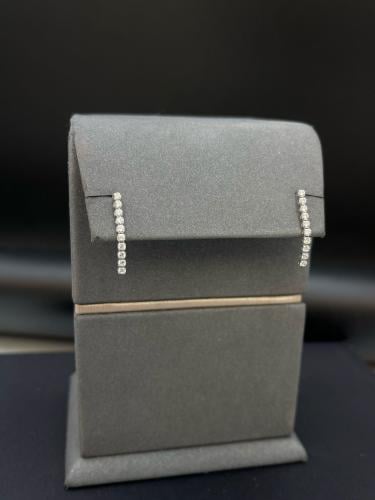 حلق ذهب ابيض عيار 18