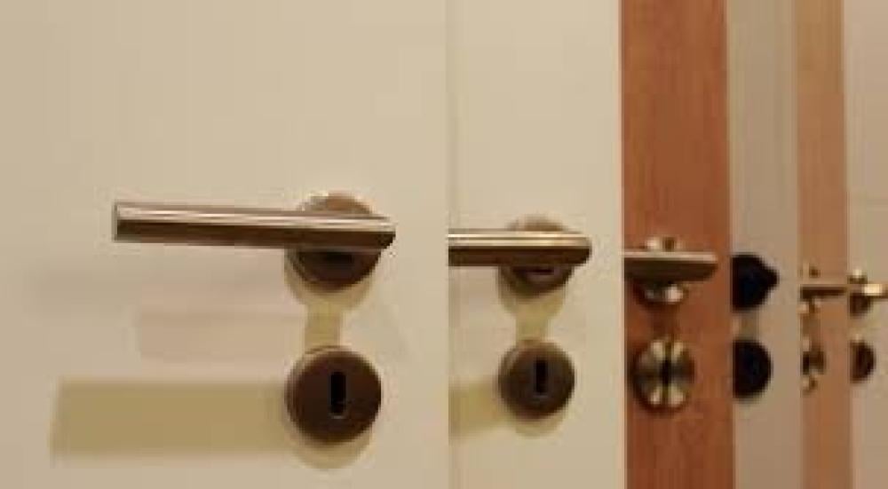 كيف تختار مقبض الباب المناسب لكل غرفة؟