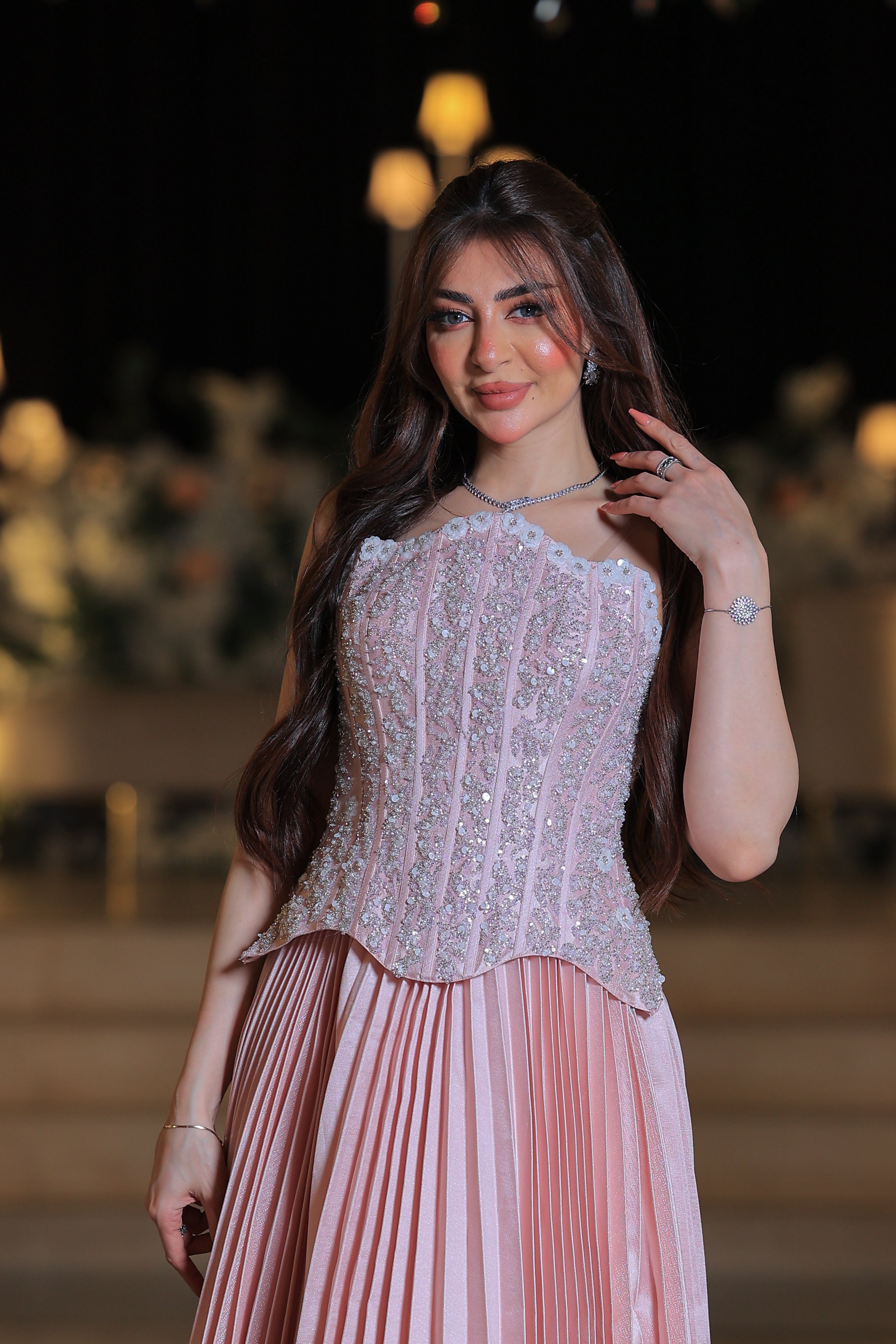 فستان سهرة كورسيه مطرّز مطوية بتصميم ملكي فاخر