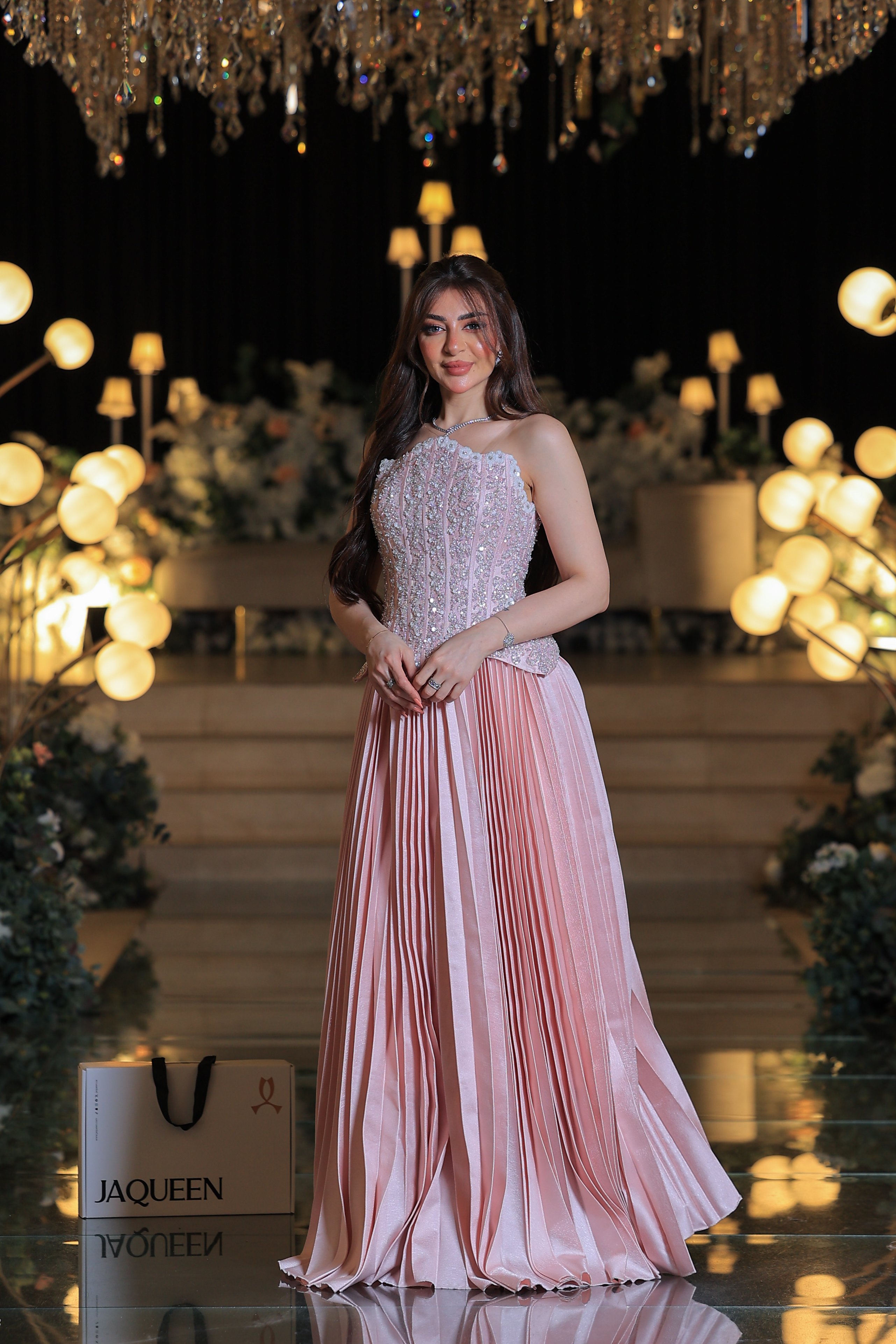 فستان سهرة كورسيه مطرّز مطوية بتصميم ملكي فاخر