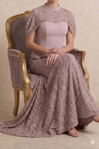 فستان سهرة وردي فاخر بتصميم أنثوي راقٍ | إطلالة مثالية للمناسبات