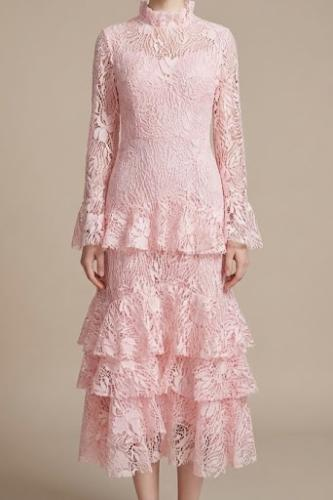 فستان دانتيل وردي أنيق للمناسبات – إطلالة أنثوية راقية من بوتيك لال