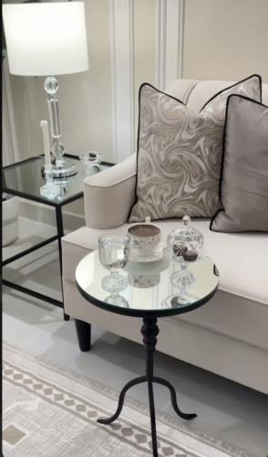 طاولة خدمة