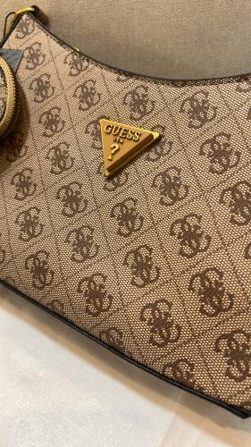 شنطه GUESS بيج