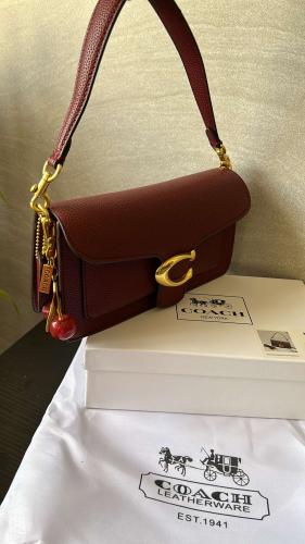 شنطه coach أحمر