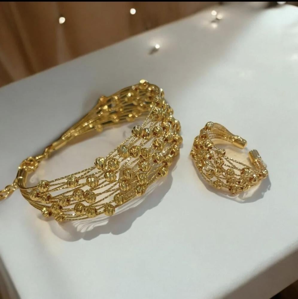 طقم إسوارة مع خاتم بتصميم مميز متشابك مع كرات ذهبيه مطلية دقة الذهب .. موديل JR-100