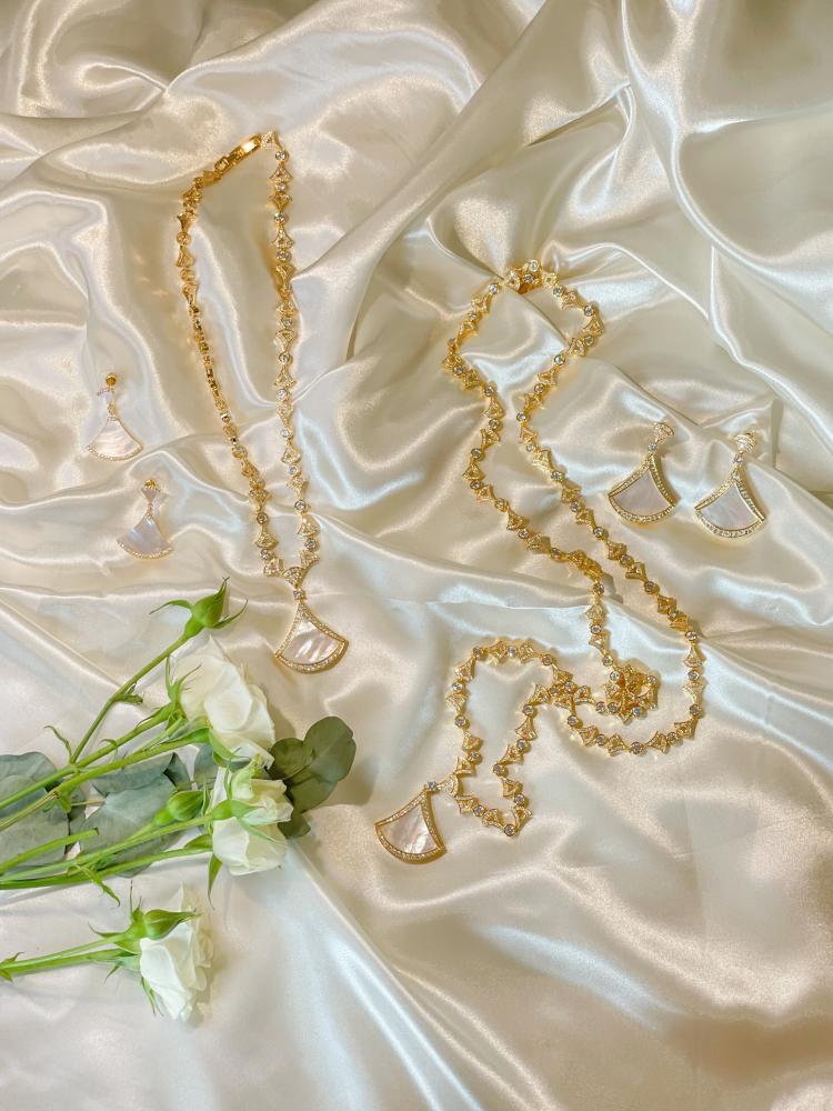 طقم بولغاري مكون من سلسال طويل وقصير وحلق