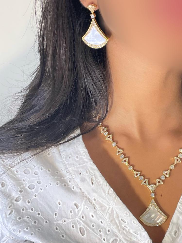 طقم بولغاري مكون من سلسال طويل وقصير وحلق