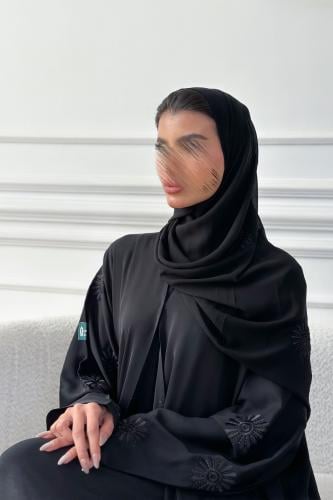 عباية كريب بتطريز على الكم