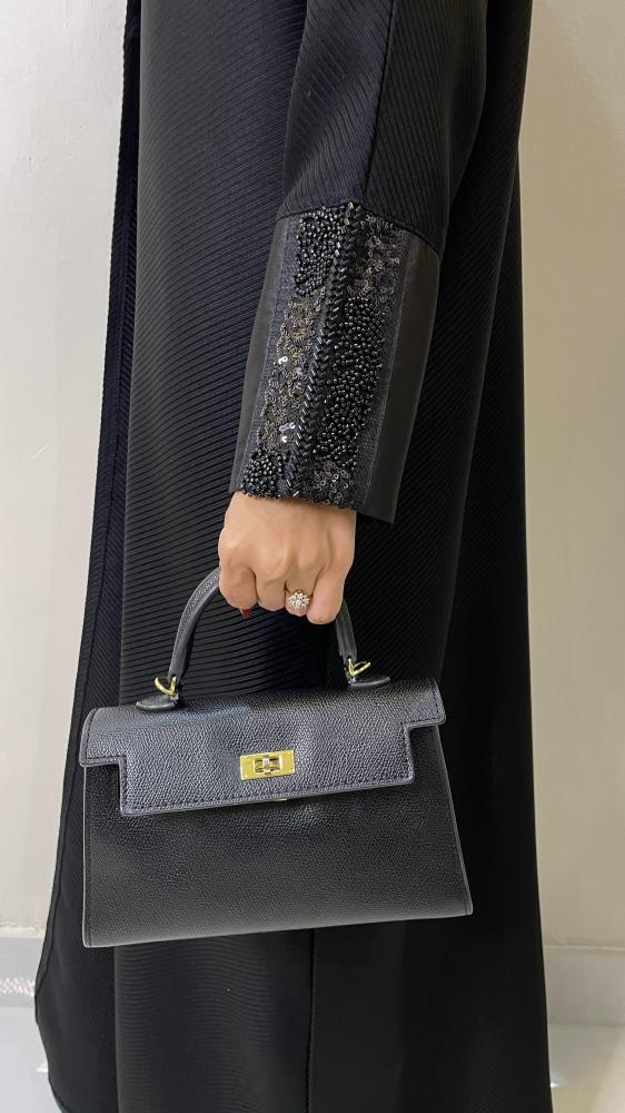 عباية برستيج الأولى