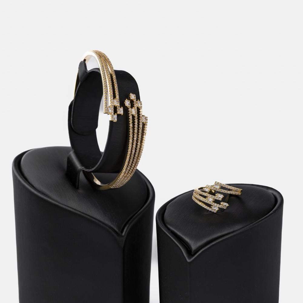 طقم نسائي فاخر بالوان مختلفة