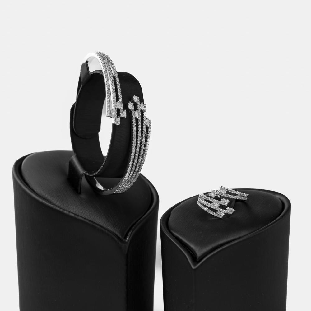 طقم نسائي فاخر بالوان مختلفة