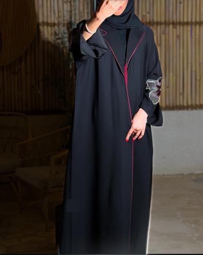 عباية كريب مع تطريز الكم