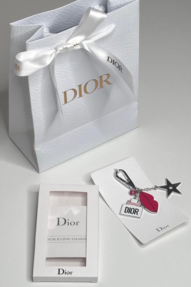 ميدالية ديور تصميم شفاة & نجمة