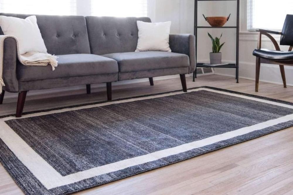 كيفية تنظيف السجاد وهو مفروش