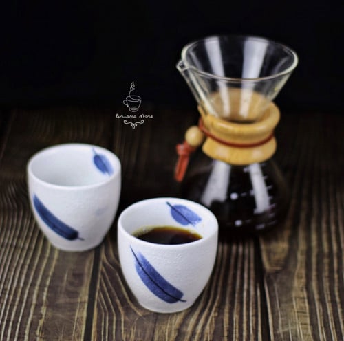 فنجان قهوة من السيراميك رسم يدوي