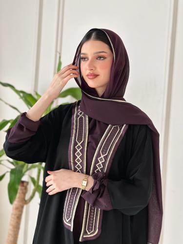 عباية سوداء مع أطراف موف