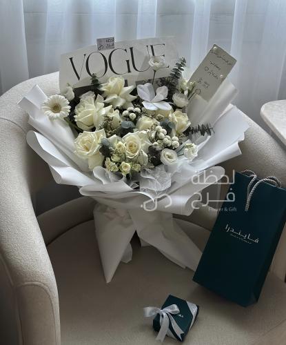 وايت بوكيه سلسال فايندرا - White Bouquet Chain Fin...