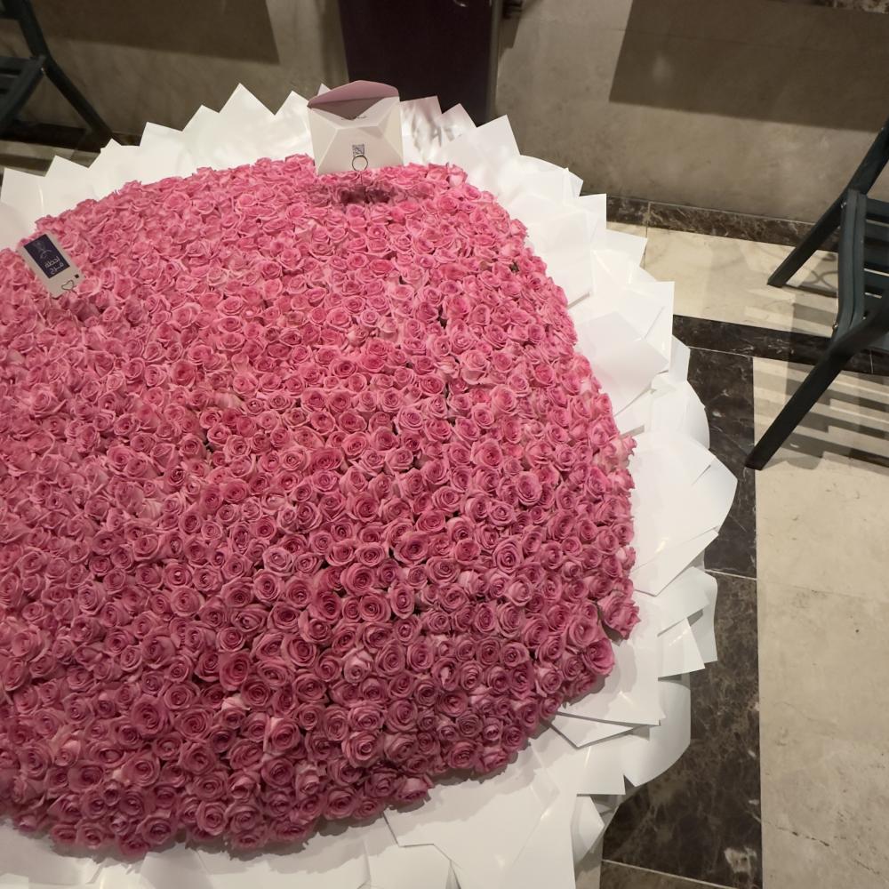 البوكيه العملاق 1000 ورده
