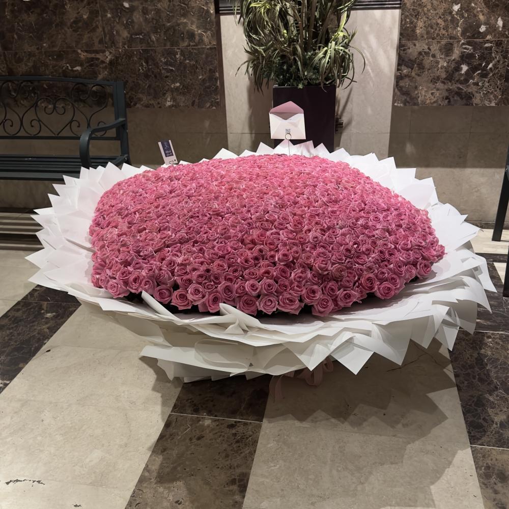 البوكيه العملاق 1000 ورده