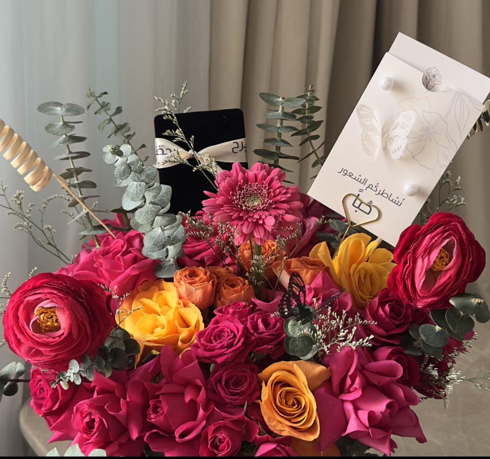 Summer mix vase and gold chain