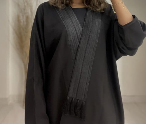 O59-عباية كريب تطريز اسود