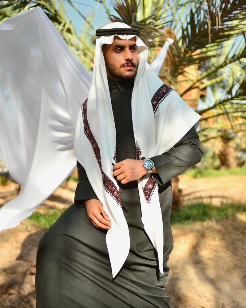 ساعة أحمد الرجالية من الستيل بلون فضي