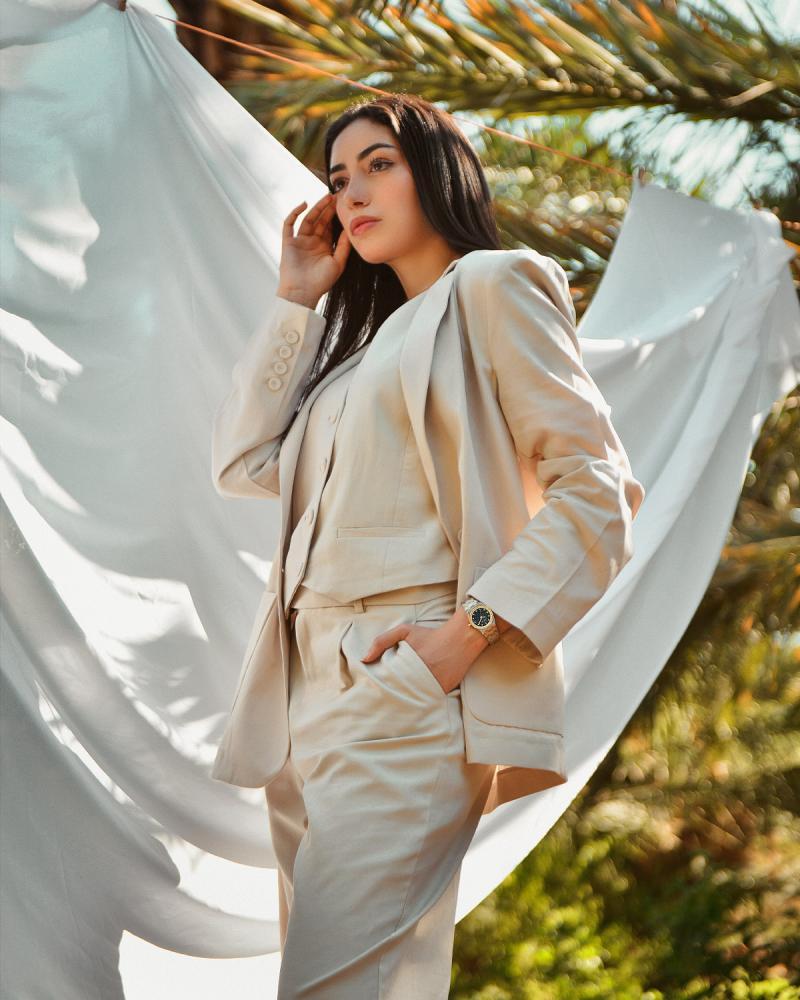 ساعة مشاعل النسائية ستيل بلون ذهبي وفضي