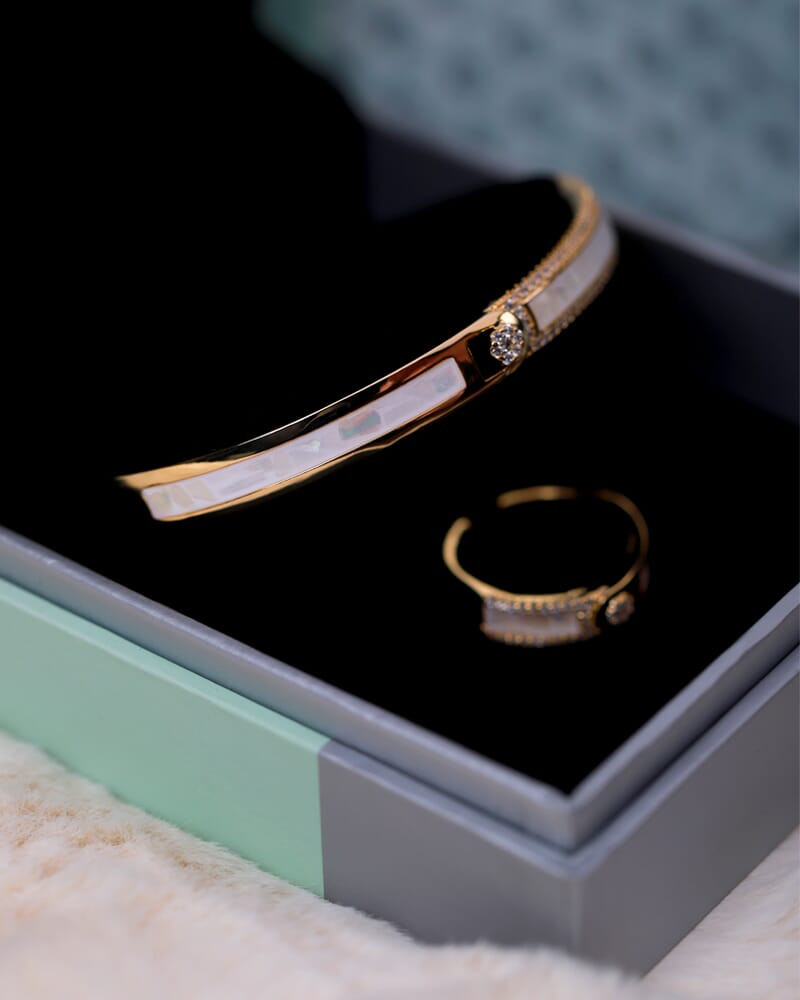 Women's set of a watch, a bracelet and a ring