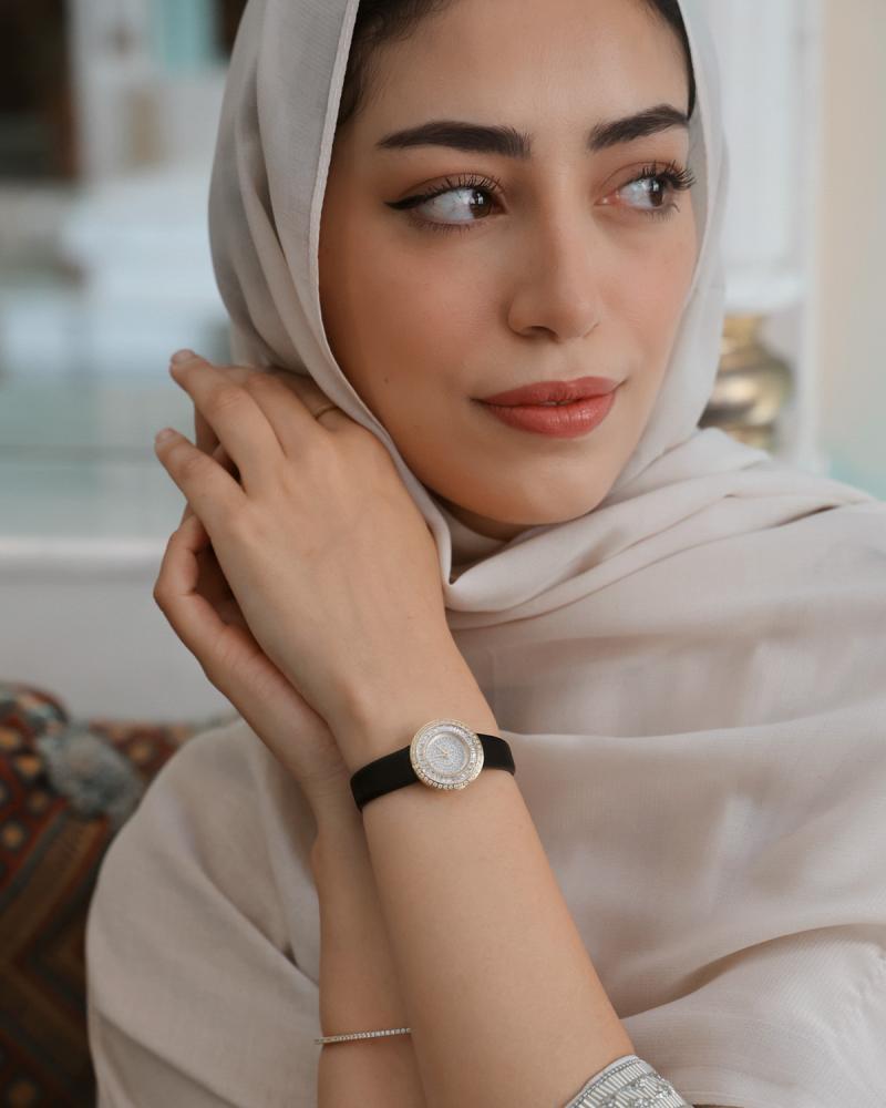 ساعة الفتون من الجلد بلون أسود